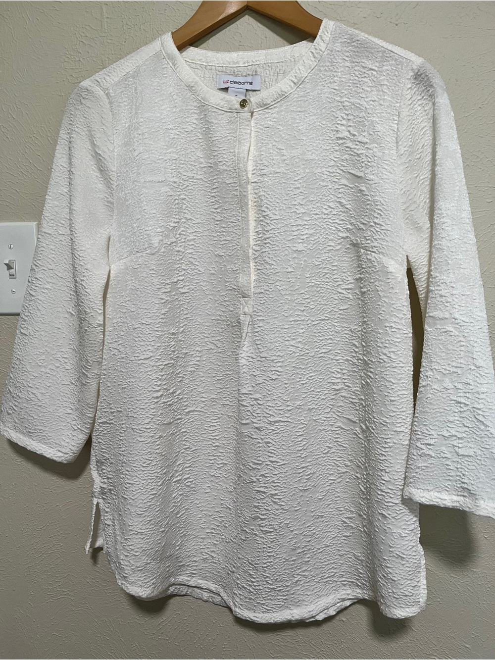 Liz Claiborne Cream Crinkle Tunic Top